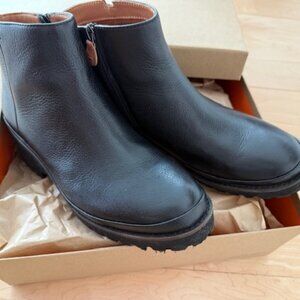 Gentle Souls Boots, Size 9 new in a box
